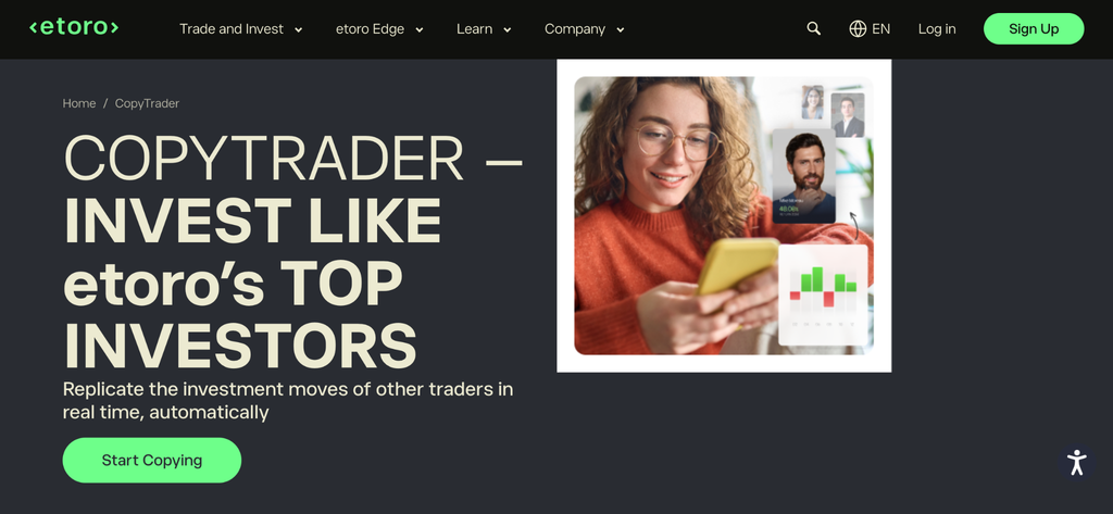 L'image montre la page web du copytrader eToro avec son contenu, des boutons d'action et la photo d'une femme en pull bordeaux tenant un téléphone.