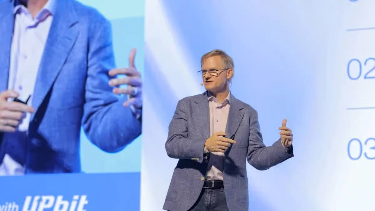 BitGo CEO Mike Belshe speaking on stage at an Upbit event 